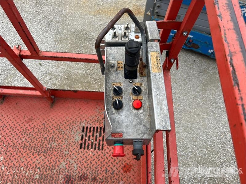 SkyJack SJ8841RT 4x4 Dual Fuel Scissor Lift Škarjaste dvižne ploščadi