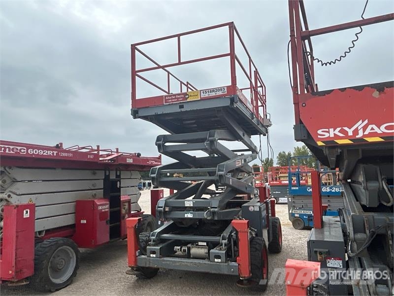 SkyJack SJ8841RT 4x4 Dual Fuel Scissor Lift Škarjaste dvižne ploščadi