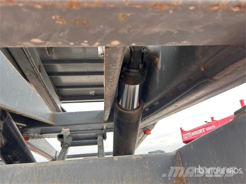 SkyJack SJ8841RT 4x4 Dual Fuel Scissor Lift Škarjaste dvižne ploščadi