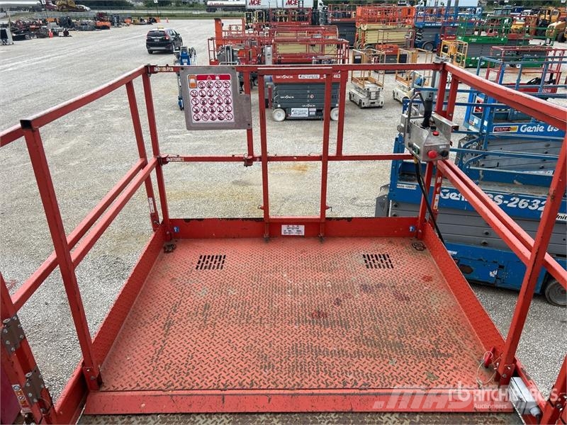 SkyJack SJ8841RT 4x4 Dual Fuel Scissor Lift Škarjaste dvižne ploščadi