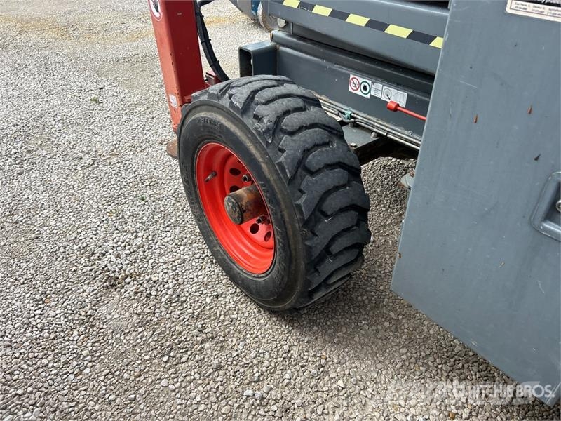 SkyJack SJ8841RT 4x4 Dual Fuel Scissor Lift Škarjaste dvižne ploščadi