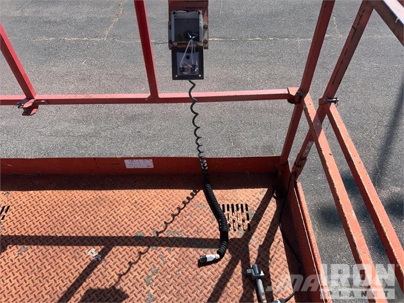 SkyJack SJ9250 4x4 Dual Fuel Scissor Lift Scissor lifts