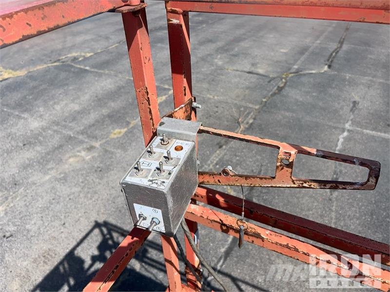 SkyJack SJ9250 4x4 Dual Fuel Scissor Lift Scissor lifts