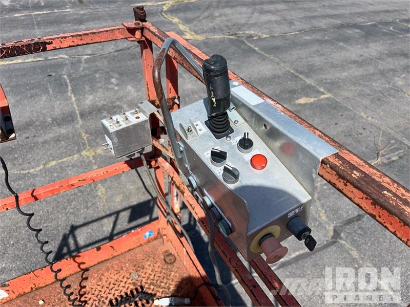 SkyJack SJ9250 4x4 Dual Fuel Scissor Lift Scissor lifts