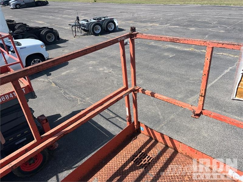 SkyJack SJ9250 4x4 Dual Fuel Scissor Lift Scissor lifts