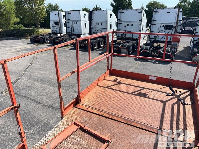 SkyJack SJ9250 4x4 Dual Fuel Scissor Lift Scissor lifts