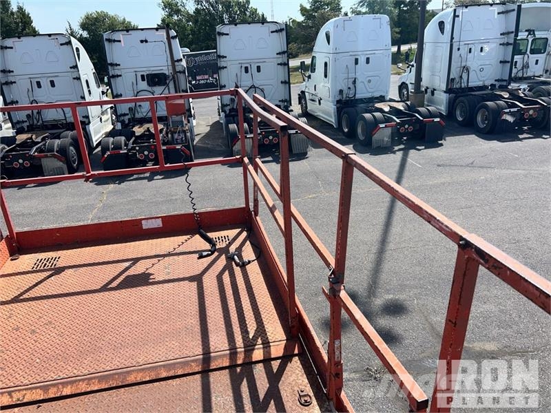 SkyJack SJ9250 4x4 Dual Fuel Scissor Lift Scissor lifts