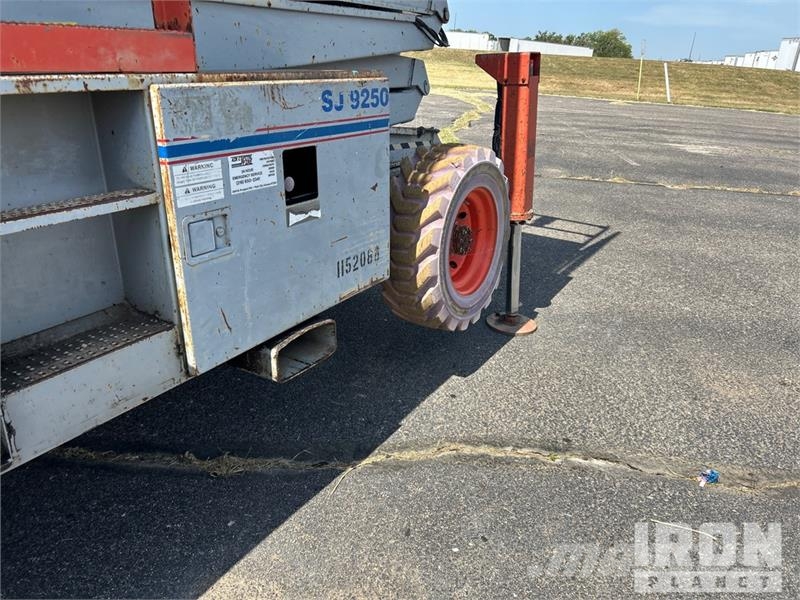 SkyJack SJ9250 4x4 Dual Fuel Scissor Lift Scissor lifts