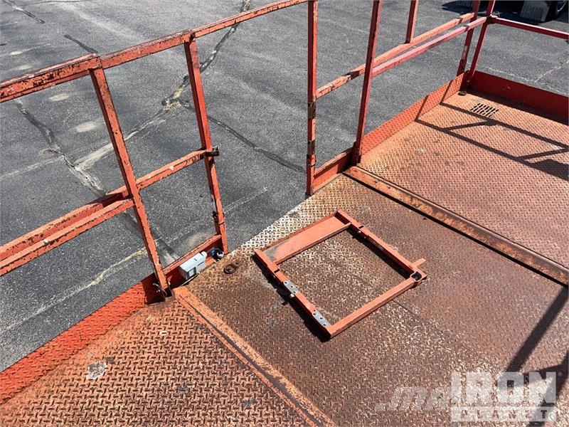 SkyJack SJ9250 4x4 Dual Fuel Scissor Lift Scissor lifts