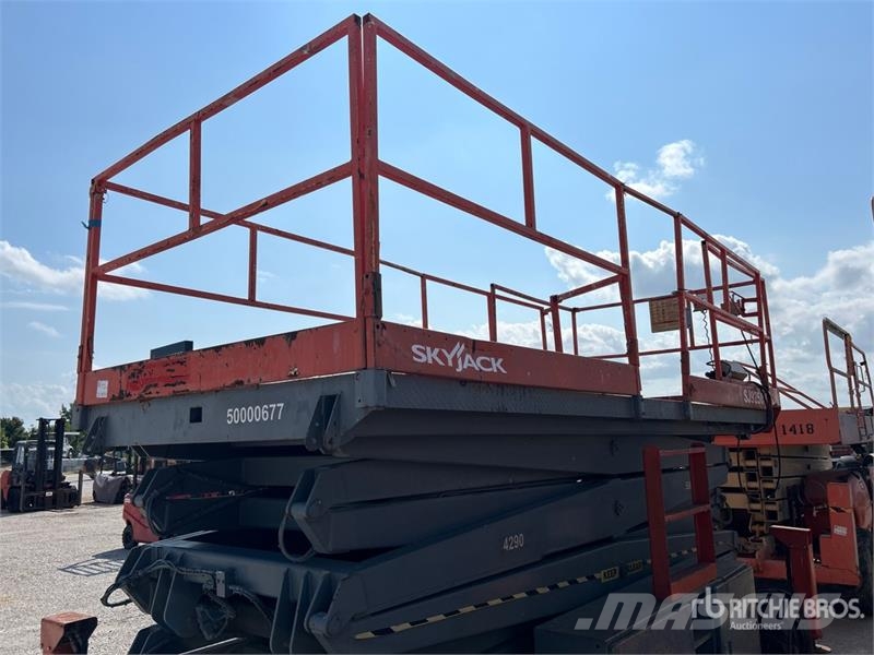 SkyJack SJ9250 Diesel Scissor Lift Scissor lifts