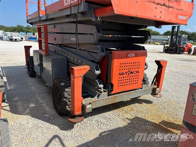 SkyJack SJ9250 Diesel Scissor Lift Scissor lifts