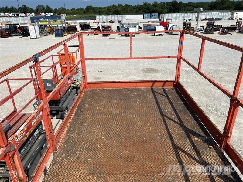 SkyJack SJ9250 Diesel Scissor Lift Scissor lifts