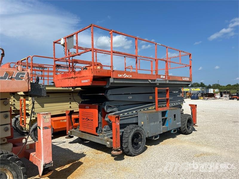 SkyJack SJ9250 Diesel Scissor Lift Scissor lifts