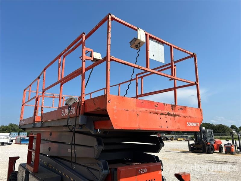 SkyJack SJ9250 Diesel Scissor Lift Scissor lifts