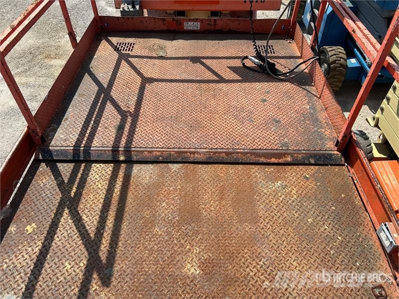 SkyJack SJ9250 Diesel Scissor Lift Scissor lifts
