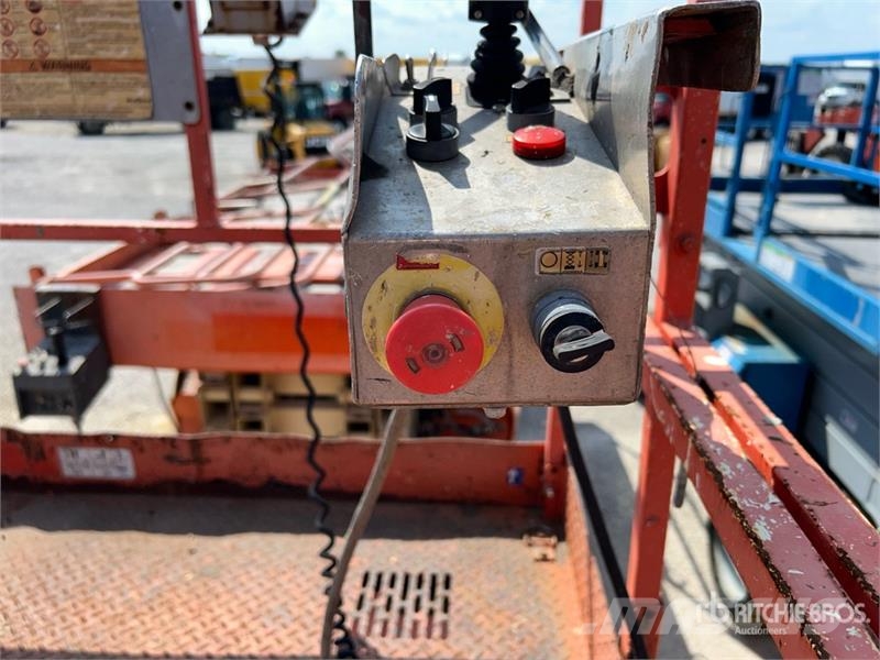 SkyJack SJ9250 Diesel Scissor Lift Scissor lifts