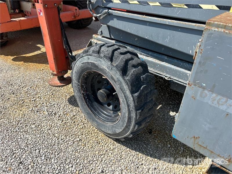 SkyJack SJ9250 Diesel Scissor Lift Scissor lifts