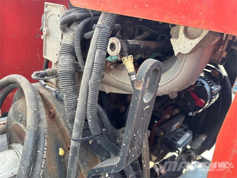 SkyJack SJ9250 RT 4x4 Dual Fuel Scissor Lift Scissor lifts