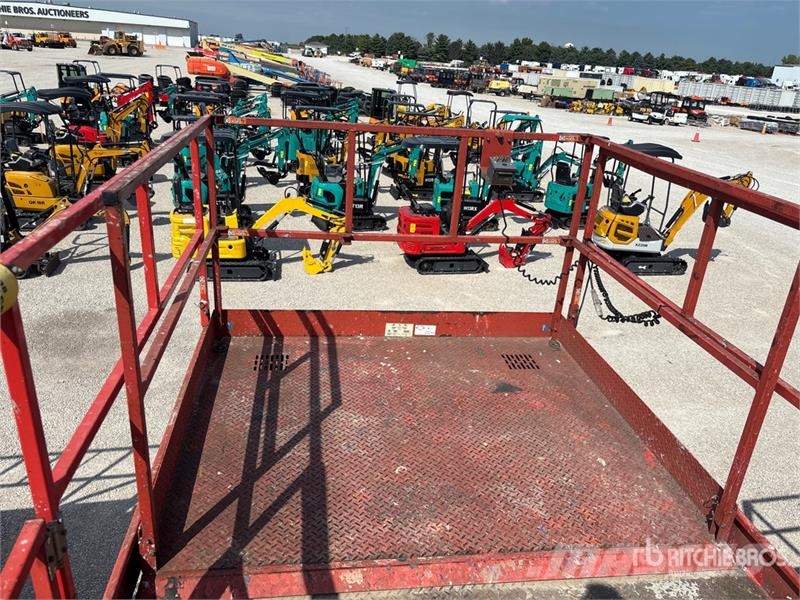 SkyJack SJ9250 RT 4x4 Dual Fuel Scissor Lift Scissor lifts
