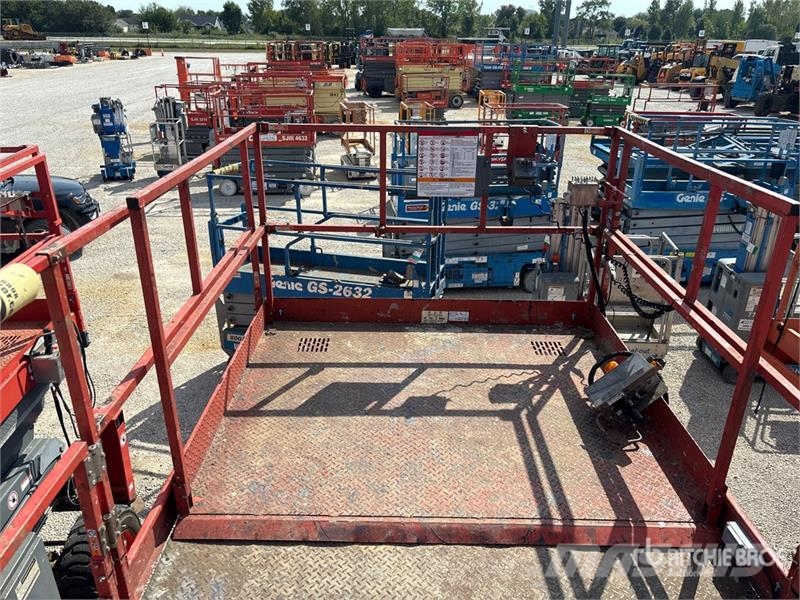 SkyJack SJ9250 RT 4x4 Dual Fuel Scissor Lift Scissor lifts