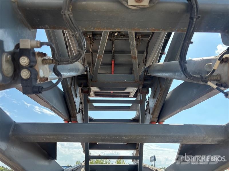 SkyJack SJ9250 RT 4x4 Dual Fuel Scissor Lift Scissor lifts
