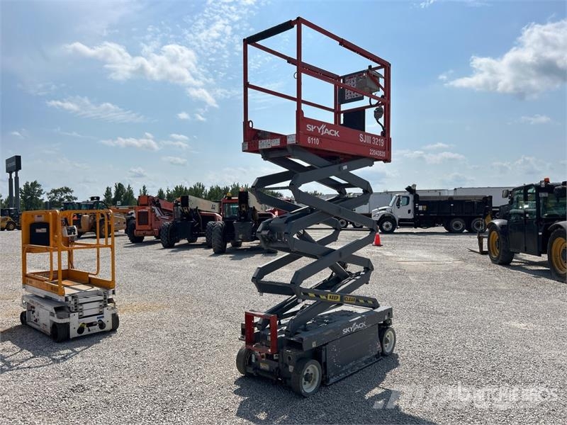 SkyJack SJIII-3219 Electric Scissor Lift Scissor lifts