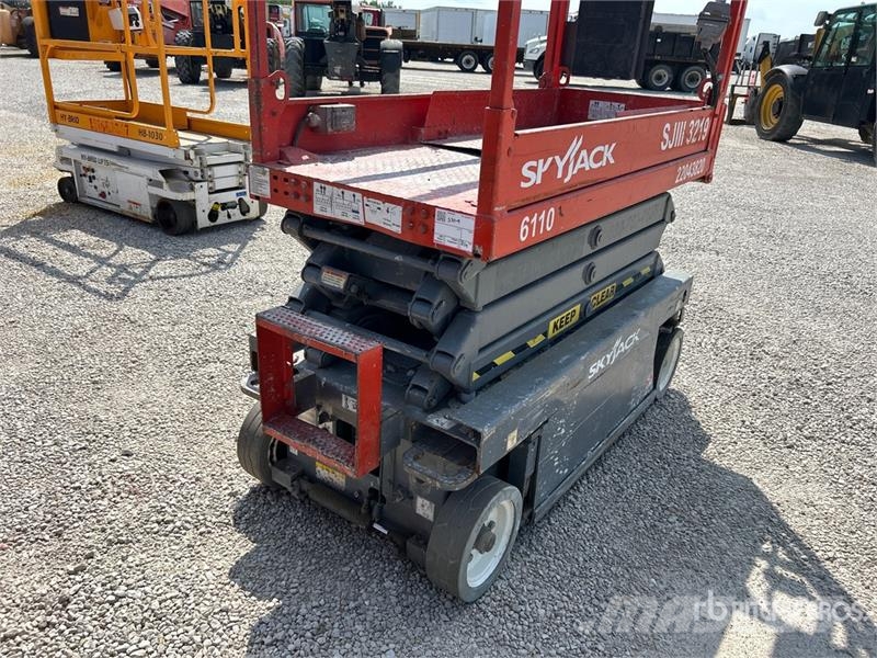 SkyJack SJIII-3219 Electric Scissor Lift Scissor lifts