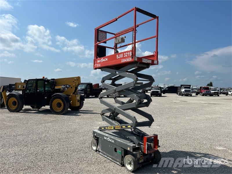 SkyJack SJIII-3219 Electric Scissor Lift Scissor lifts
