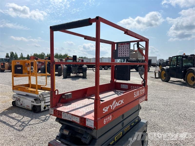 SkyJack SJIII-3219 Electric Scissor Lift Scissor lifts
