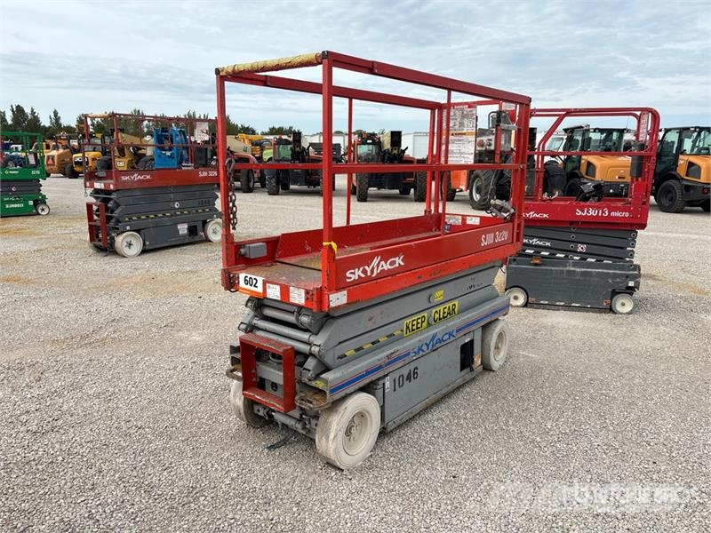 SkyJack SJIII-3220 Electric Scissor Lift Ollós emelők