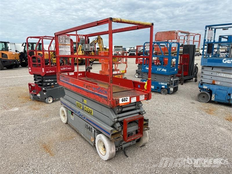 SkyJack SJIII-3220 Electric Scissor Lift Ollós emelők