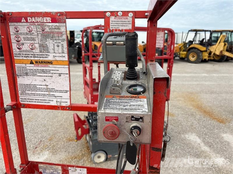 SkyJack SJIII-3220 Electric Scissor Lift Ollós emelők