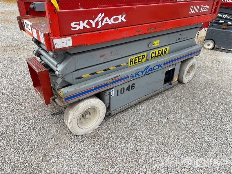 SkyJack SJIII-3220 Electric Scissor Lift Ollós emelők