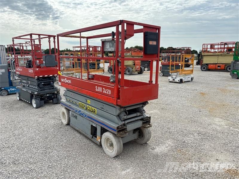 SkyJack SJIII-3220 Electric Scissor Lift Ollós emelők