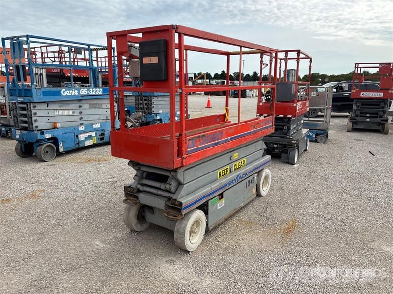 SkyJack SJIII-3220 Electric Scissor Lift Ollós emelők