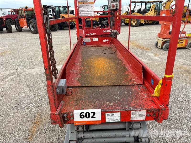 SkyJack SJIII-3220 Electric Scissor Lift Ollós emelők