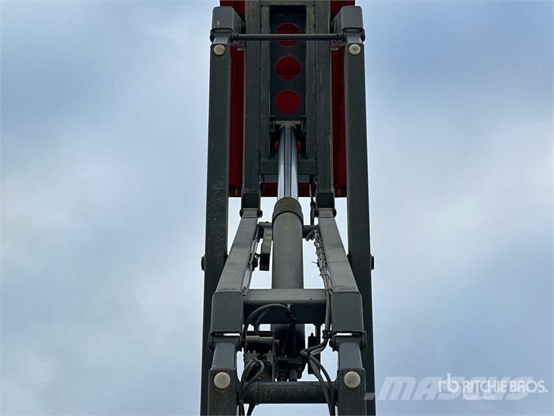 SkyJack SJIII 3226 Electric Scissor Lift رافعات مقصية الشكل