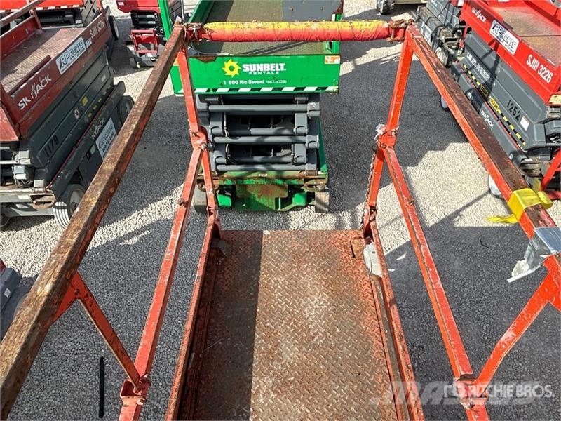 SkyJack SJIII 3226 Electric Scissor Lift Šķerveida pacēlāji