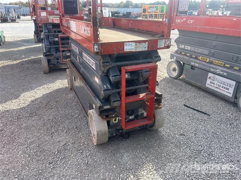 SkyJack SJIII 3226 Electric Scissor Lift Šķerveida pacēlāji