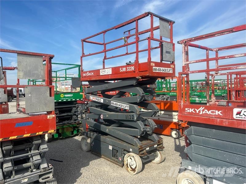 SkyJack SJIII 3226 Electric Scissor Lift Šķerveida pacēlāji