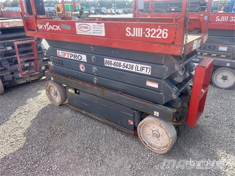 SkyJack SJIII 3226 Electric Scissor Lift Šķerveida pacēlāji