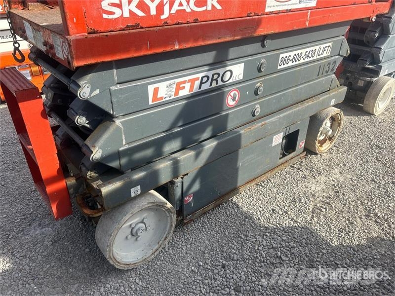 SkyJack SJIII 3226 Electric Scissor Lift Šķerveida pacēlāji