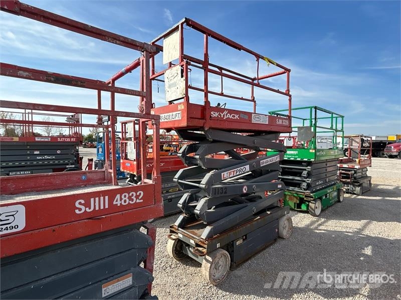 SkyJack SJIII 3226 Electric Scissor Lift Šķerveida pacēlāji