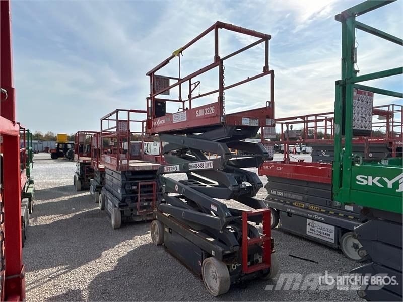 SkyJack SJIII 3226 Electric Scissor Lift Šķerveida pacēlāji