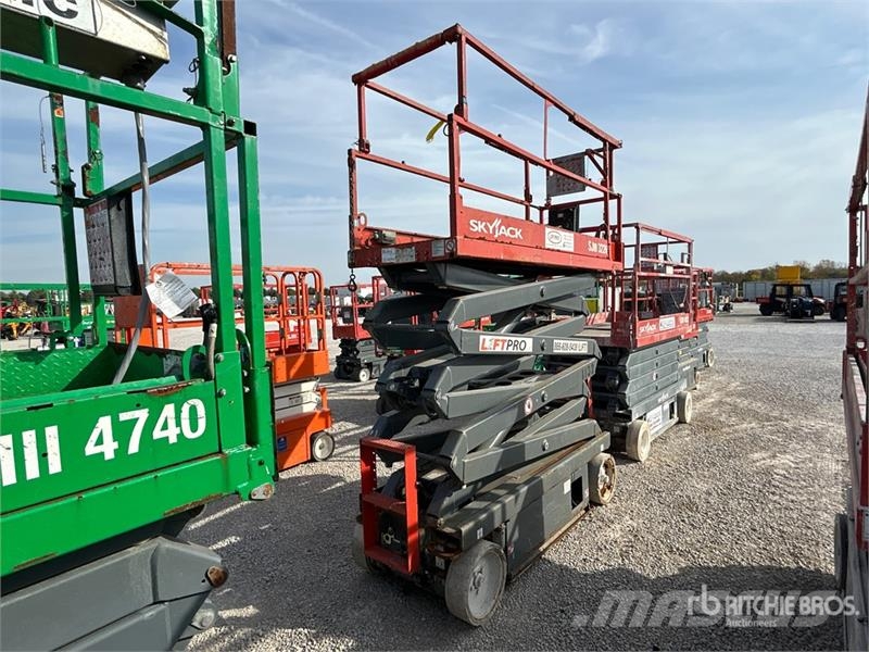 SkyJack SJIII 3226 Electric Scissor Lift Šķerveida pacēlāji