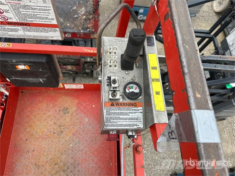 SkyJack SJIII 3226 Electric Scissor Lift رافعات مقصية الشكل