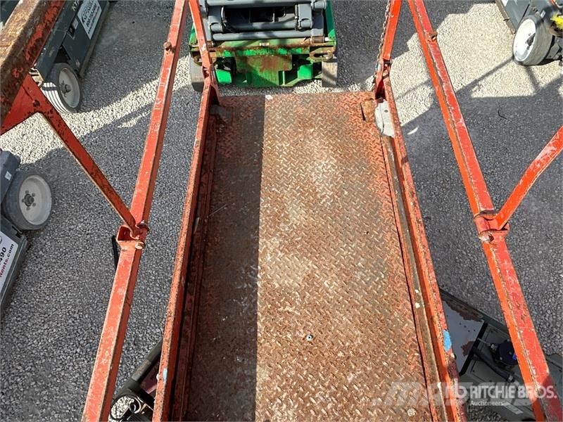 SkyJack SJIII 3226 Electric Scissor Lift Šķerveida pacēlāji