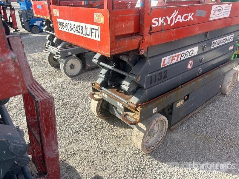 SkyJack SJIII 3226 Electric Scissor Lift Šķerveida pacēlāji