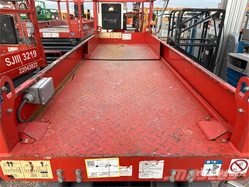 SkyJack SJIII 3226 Electric Scissor Lift رافعات مقصية الشكل