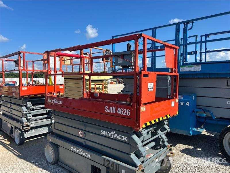 SkyJack SJIII-4626 Electric Scissor Lift Scissor lifts